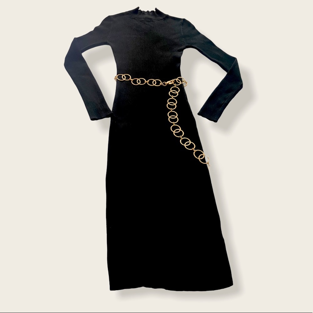 Knit sweater dress.Very stretchy.Belt not included